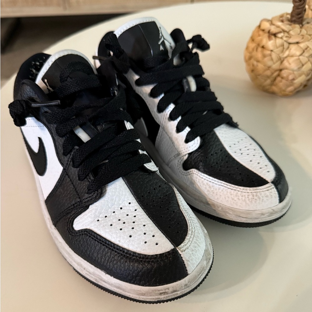 Nike Pandas Black and White